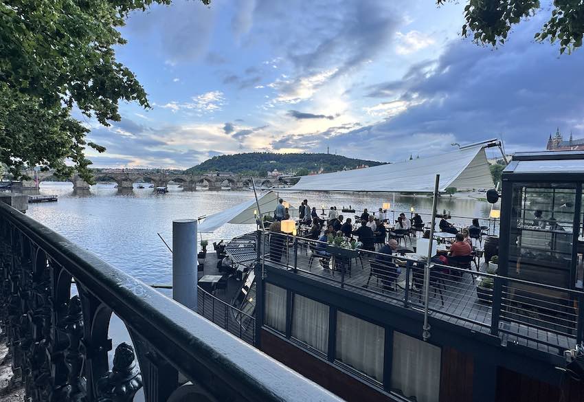 Barcos restaurante en Praga
