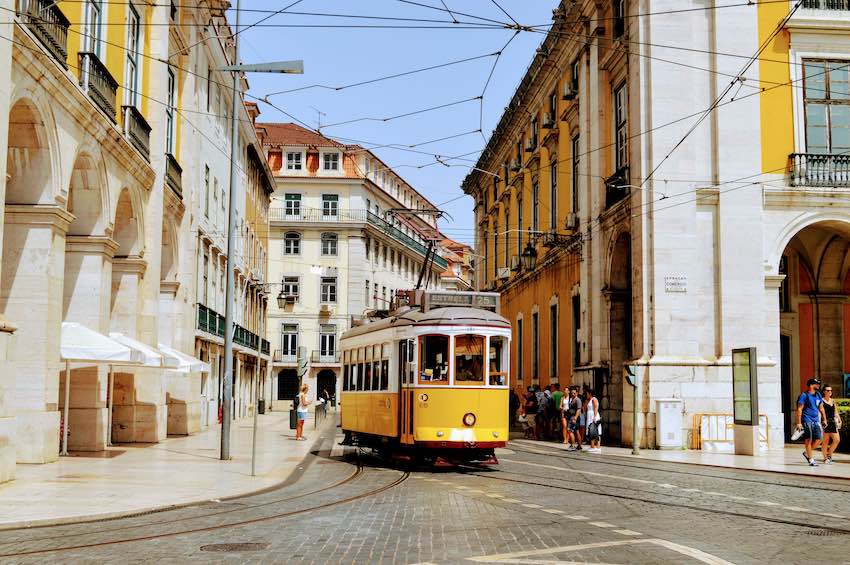 En una escapada a Lisboa no puede faltar un paseo en tranvía. 