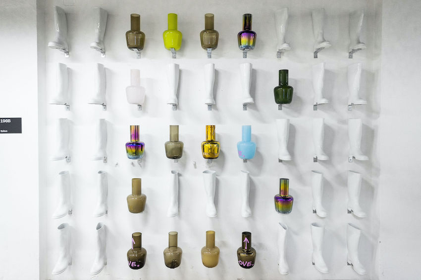 Exposición de jarrones de cristal de Designblok 2022