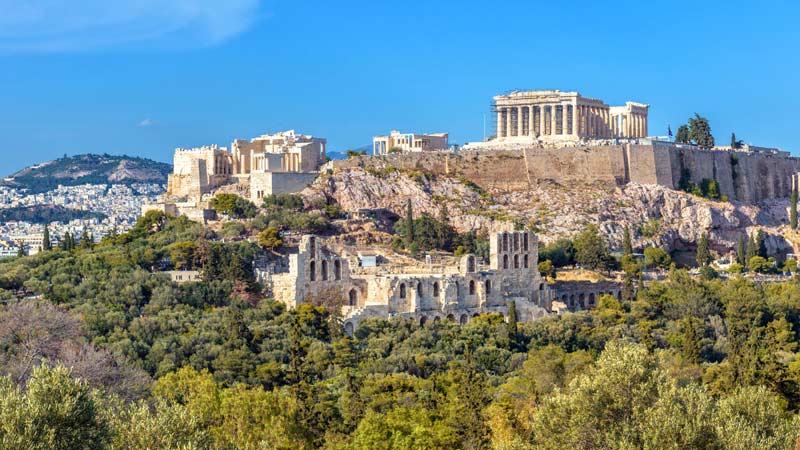 Acrópolis de Atenas con el Partenón en lo alto. 