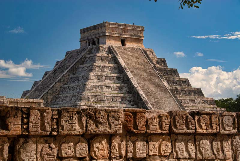 El Castillo en el yacimiento de Chichén Itzá