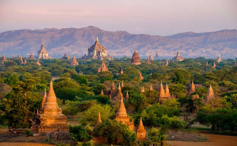 Templos de Bagan al atardecer. 