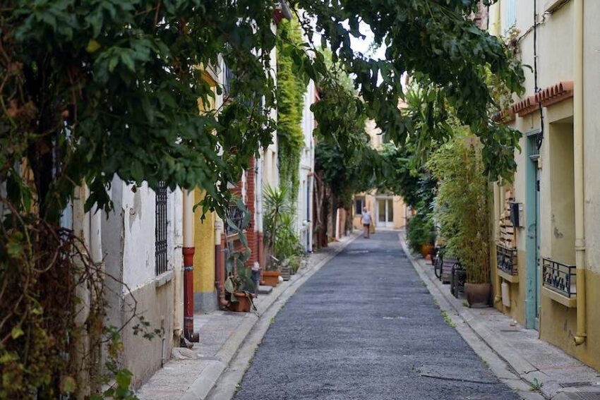 Una tranquila calle del centro de Argelès-sur-Mer.