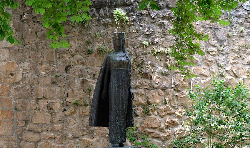 Escultura de la princesa Kristina de Noruega en Covarrubias.