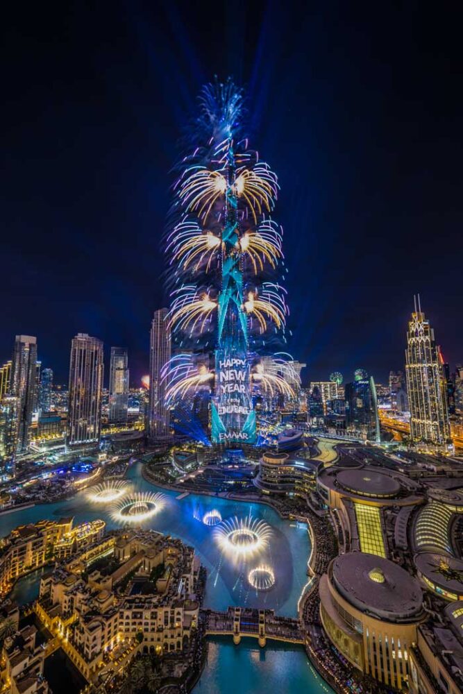 Celebración del Año Nuevo frente al Burj Khalifa en Dubai