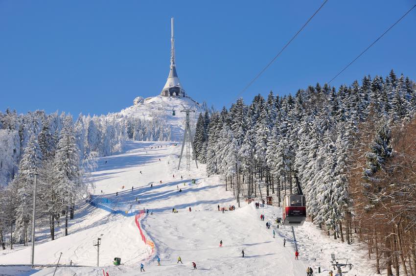 Esquiar en Chequia a los pies de Ještěd.