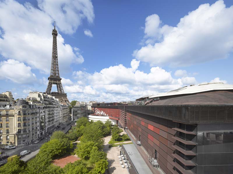 Museo Quai Branly-Jacques Chirac y torre Eiffel