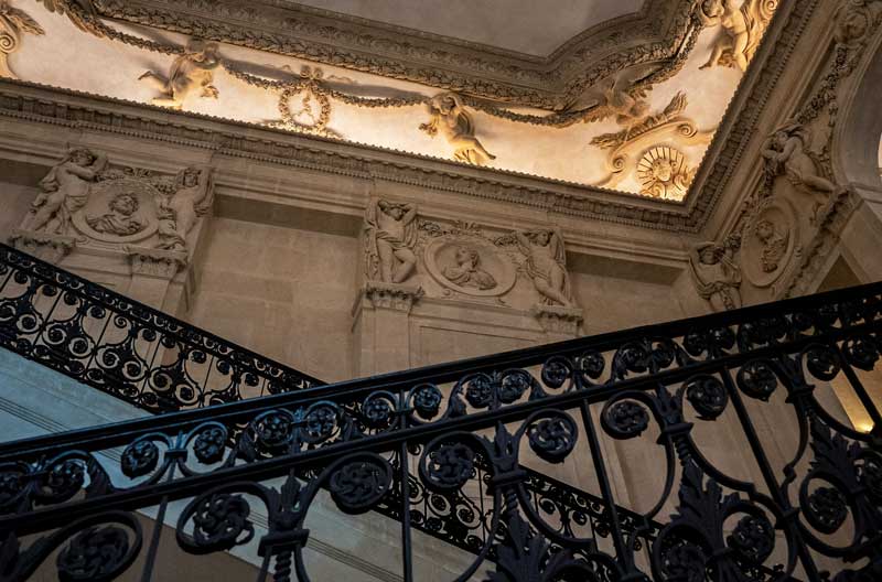 Escalera de entrada al Museo Picasso de París. 