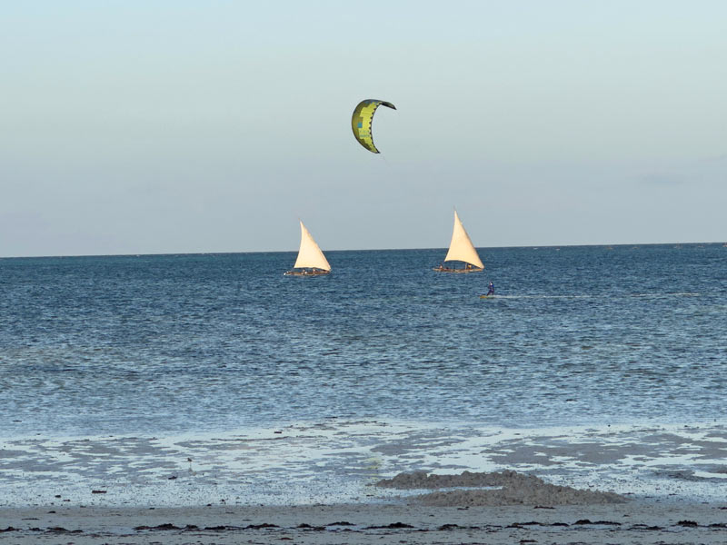 Kitesurf en la playa de Paje.