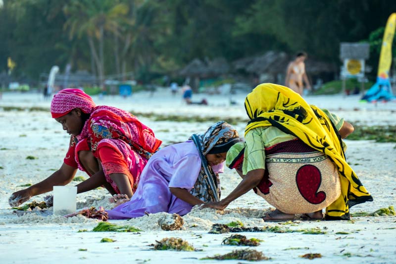 Mujeres en la playa de Paje. 
