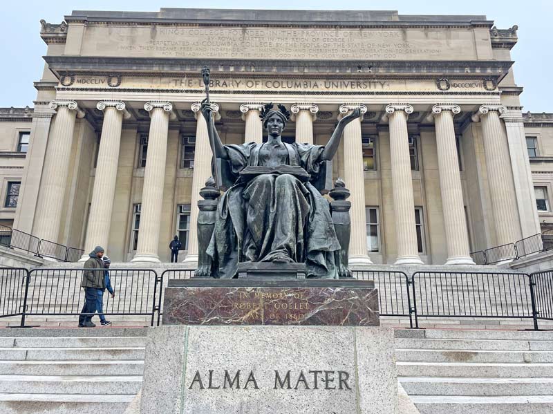 Estatua Alma Mater de la Universidad de Columbia. 