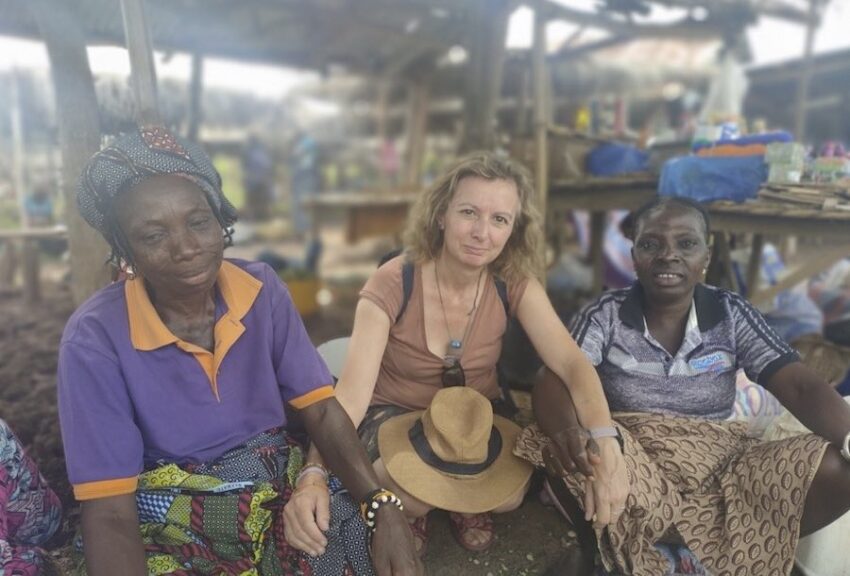 Rose Serrano en Benin conociendo a los Holi.