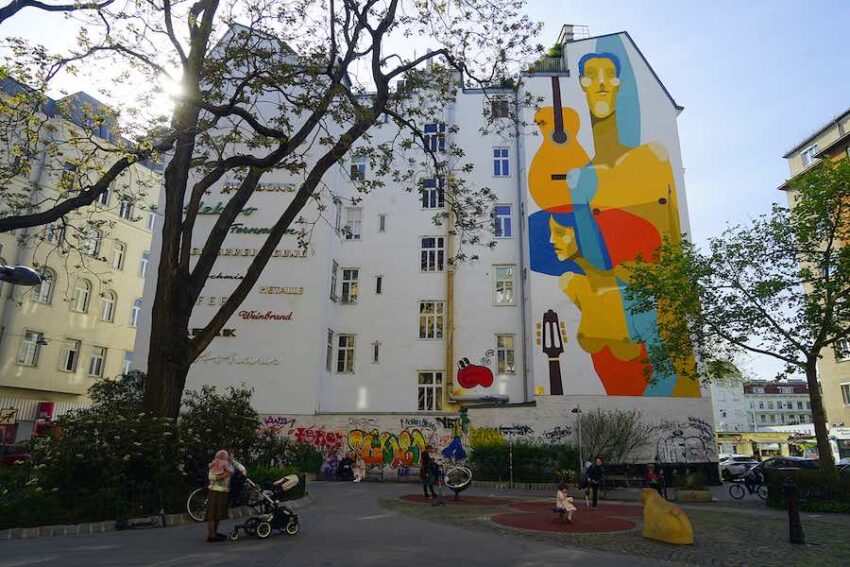 Mural de Cesar Bahamonte en el Karmeliterviertel.