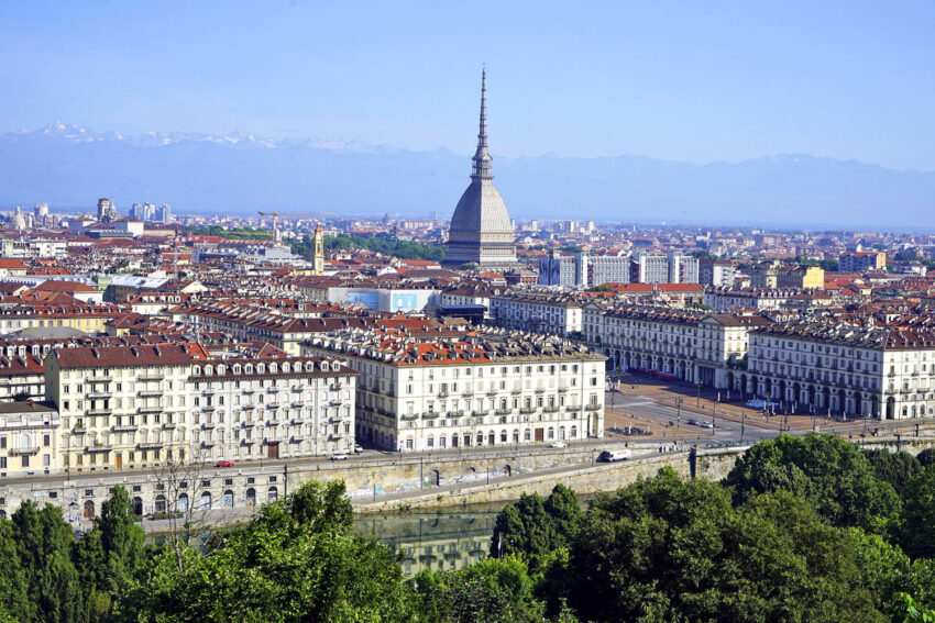 Turín con la imponente Mole Antonelliana desde el monte de los Capuchinos.