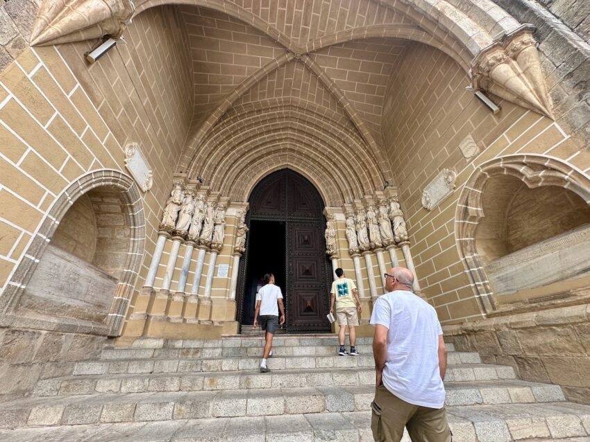 Portada de la Catedral de Évora