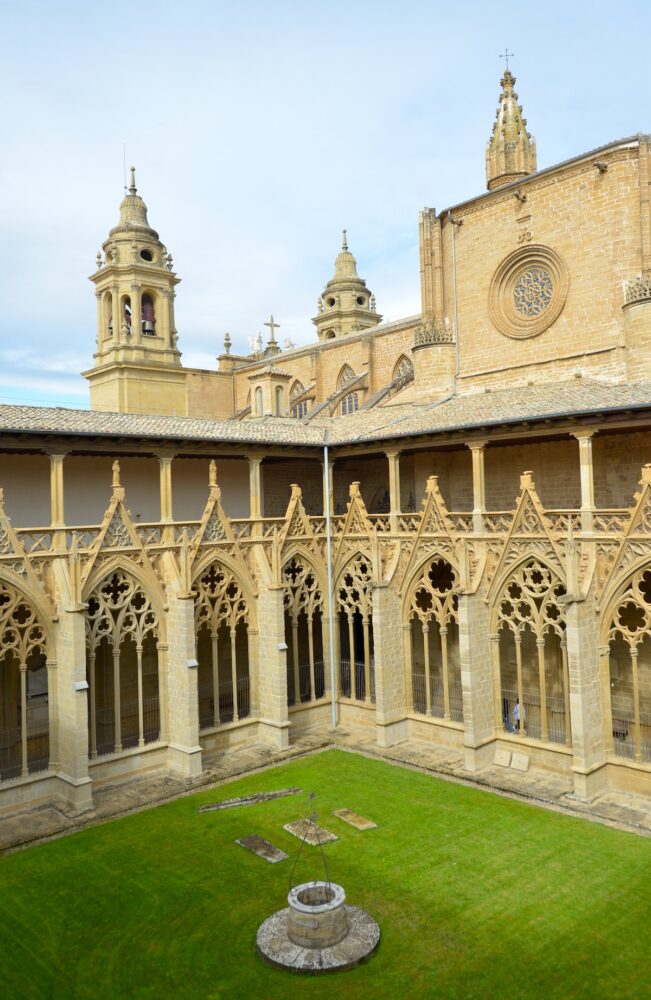 Vista desde el interior del claustro de la Catedral.