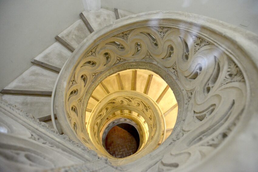 Escalera de caracol de la catedral de Pamplona