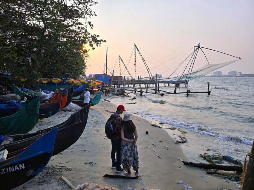 Atardecer en la redes chinas de pesca de Fort Kochi