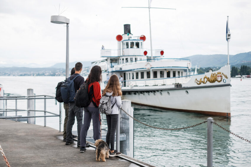 Barco de cruceros en el lago de Zúrich. 